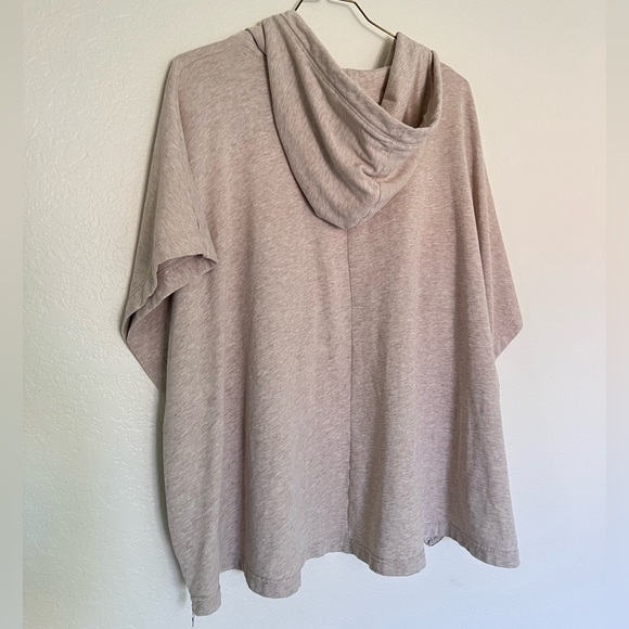 Victoria’s Secret Supermodel Poncho - Picture 9 of 9